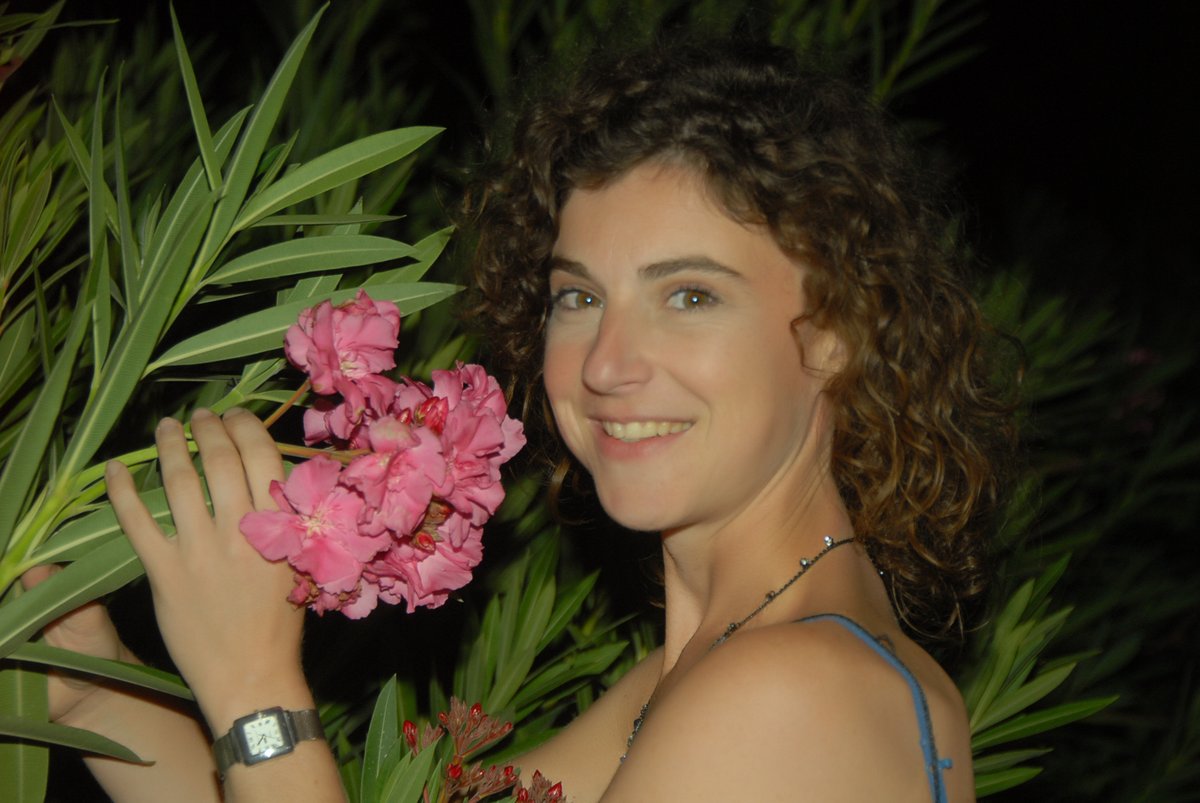 En ce Dimanche de Pentecôte...  1/2
Une pensée particulière pour ma fille Diane et son immense courage...
Toujours le sourire malgré de douloureuses épreuves...
Atteinte d'un cancer du système immunitaire à l'âge de 17 ans, elle s'en est sortie, mais à nouveau découverte