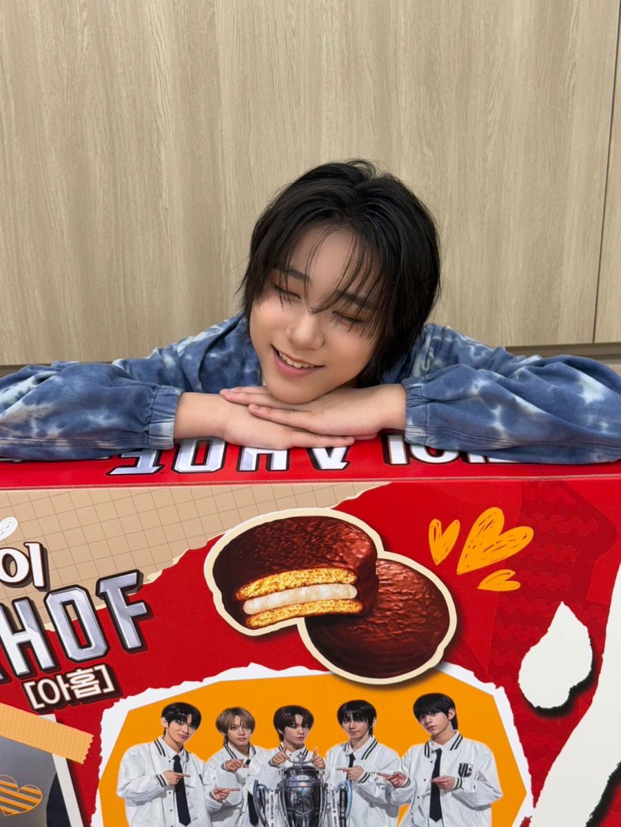 초코파이를 먹고 있어서 형들보다 늦었습니다...🍫

#AHOF #아홉
#DAISUKE #다이스케