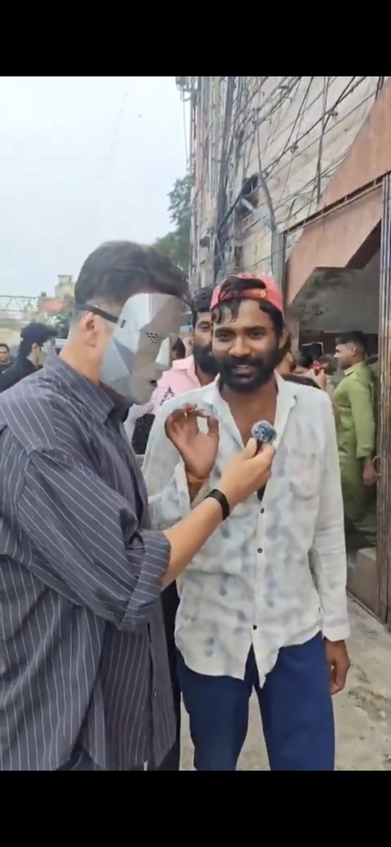 bipinsinghreal's tweet photo. Only after reaching home did we realize that it was Akshay Kumar taking our review 😂😂😂

#Housefull5 #Housefull5Review #Housefull5A #Housefull5B #BoxOffice https://t.co/Q3vQlWbVtW