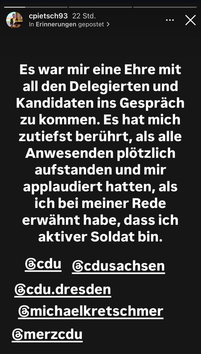 Ein einfacher General der ihm auf die Schulter klopft? 
Pahh 
Nicht weniger als ALLE haben stehend applaudiert für unseren edlen 
Stuffz de la Aqua.