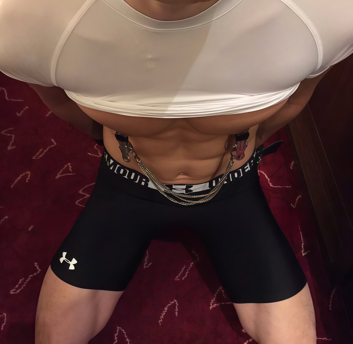 来条肌肉狗
带你体验前锁后塞
电奶子 滴蜡 鳄鱼夹