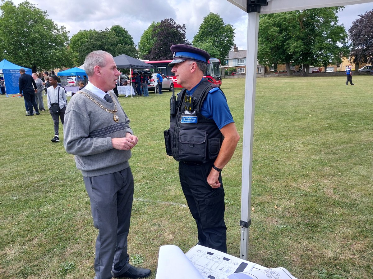 KentPoliceDart's tweet image. Dartford Beat Officer Adam Rafter and PCSOs Alan Mitchell and Vinu Abraham attended Swansombe Summer Fair in Swanscombe Park yesterday. AM
#CommunityEngagement #EngagingWithPartners