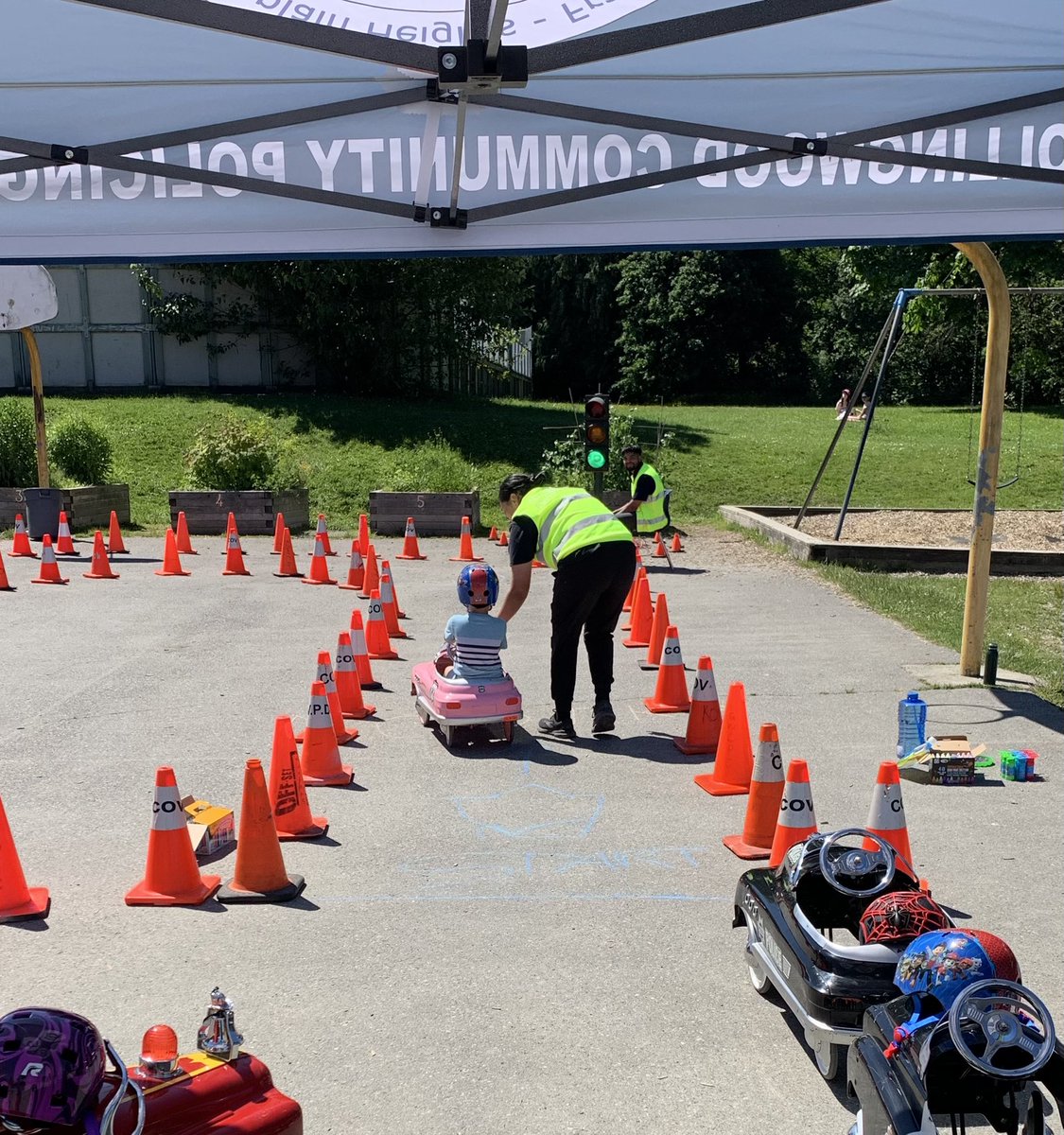 CollingwoodcpcC's tweet image. 1/3
Another busy day for
@CollingwoodCPC this Saturday,
 June 7th, with our
#dedicated &amp;amp; #hardworking #volunteers &amp;amp; staff setting up our 
Pedal Car Rodeo with 
@VSB39 Nootka Elementary School’s
Festival.

Once briefing was done &amp;amp; we’re good to go.

Our 1st customer of the day.