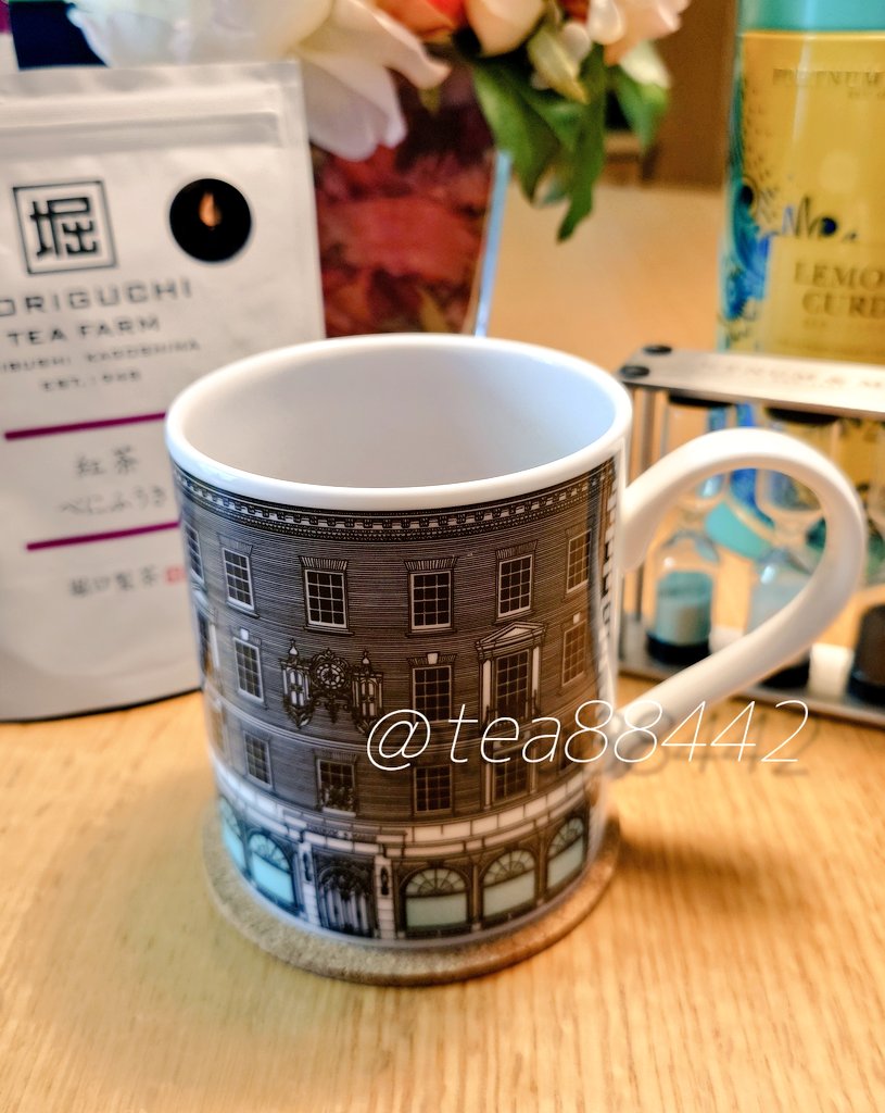 tea88442's tweet photo. DAY7-茶器と和紅茶の組み合わせ
和紅茶が次々とF&Mで販売され世界に認められてとても誇らしいです☕✨
昨年渡英🇬🇧の際に買ったマグカップはF&Mのビルがデザインされてます🏢
#和紅茶30daysチャレンジ
#フォートナムメイソン #和紅茶
#堀口製茶 #LEAFIES https://t.co/SRT5Bj7Icg