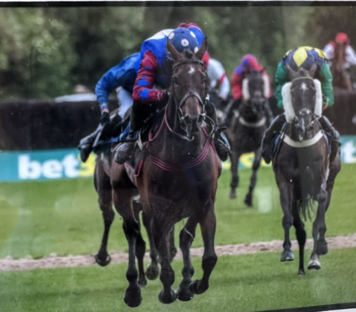 Emma Lavelle (@elavelleracing) on Twitter photo π Sunday Runner <a href="/PerthRacing/">Perth Racing</a> π
π· 3.57 pm Hang In There in the bet365 Perth Gold Cup Handicap Chase π <a href="/GavinSheehan92/">Gavin Sheehan</a> rides #Goodluck#TeamLavelle π π Sunday Runner <a href="/PerthRacing/">Perth Racing</a> π
π· 3.57 pm Hang In There in the bet365 Perth Gold Cup Handicap Chase π <a href="/GavinSheehan92/">Gavin Sheehan</a> rides #Goodluck#TeamLavelle π