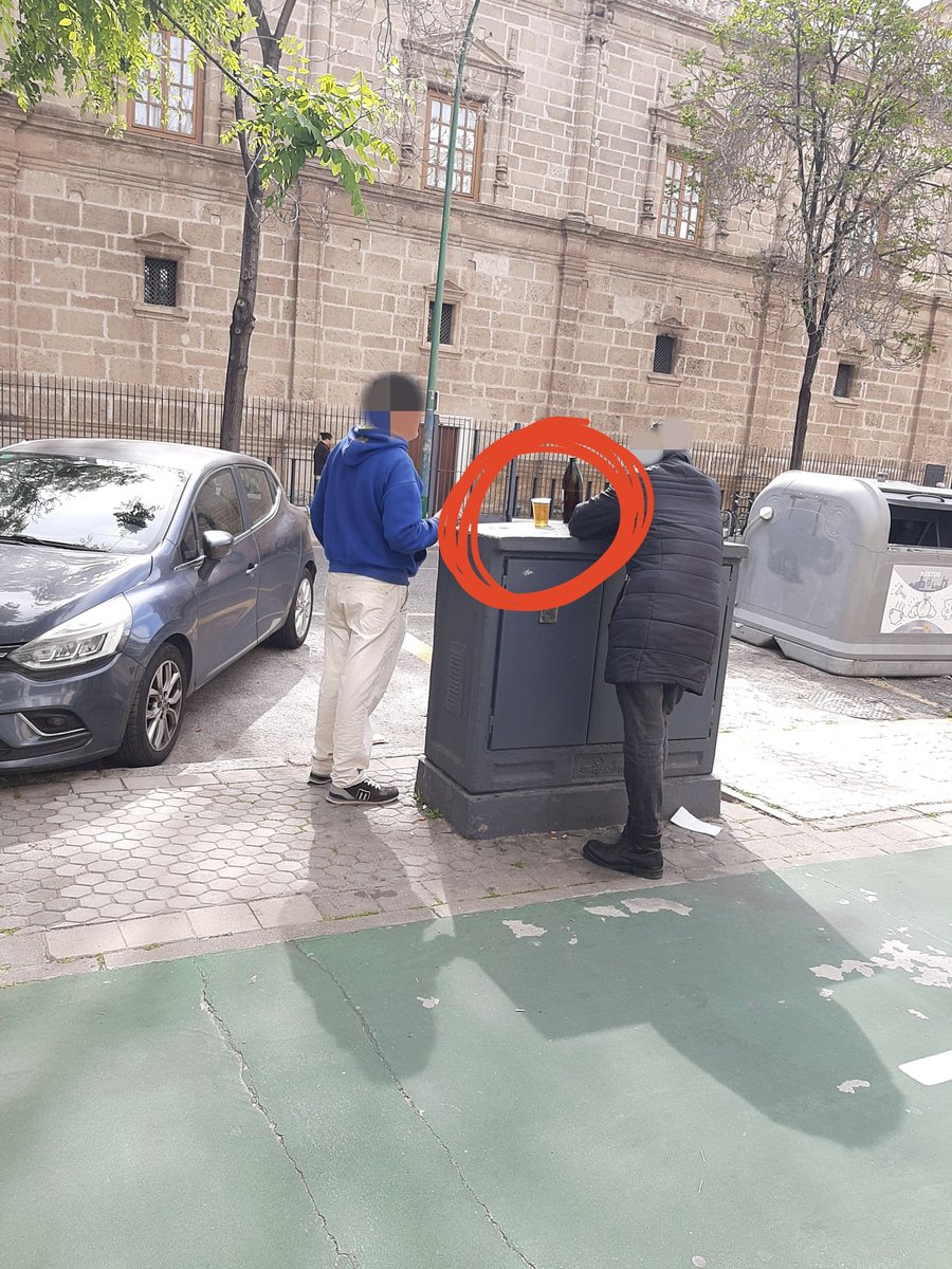 C/Don Fadrique,ya los tenemos aquí,unos con más frío que otros...cuerpo cortao del alcohol y los pitollos?Huele a mierda y a hierba...🙄💩🌿
 <a href="/AlvaroPimentelS/">Álvaro Pimentel Siles 🇪🇸</a> <a href="/Ayto_Sevilla/">Ayuntamiento de Sevilla</a> <a href="/EmergenciasSev/">Emergencias Sevilla</a> <a href="/jlsanzalcalde/">José Luis Sanz</a> <a href="/ppepelusev/">jlgm</a> <a href="/ManuelLoreto17/">Manuel Loreto</a> <a href="/silviapozosan/">Silvia Pozo</a> <a href="/floresberenguer/">Ignacio Flores</a> <a href="/PoliciaSevilla/">Policía Local de Sevilla</a>