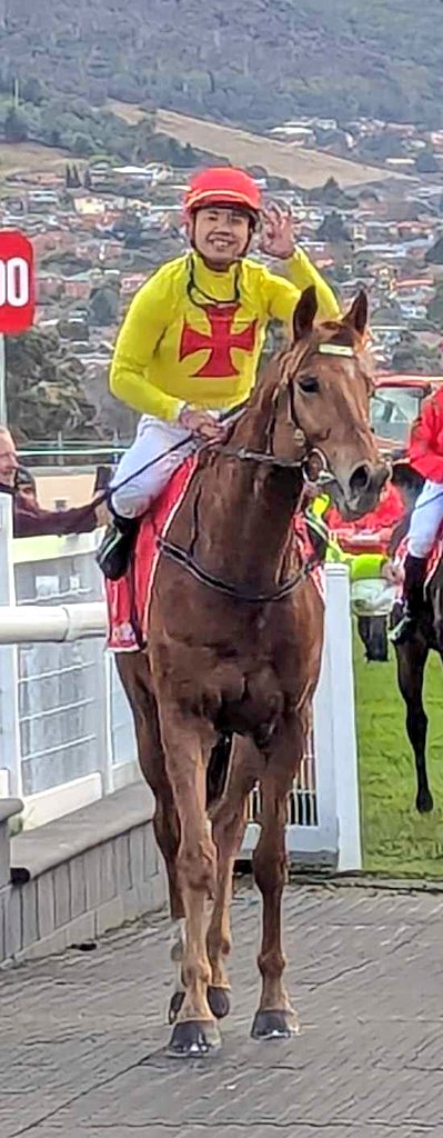 Golden Prophet (5g Divine Prophet x Perfect Eight) loves the staying trips and scored win number 5 in today's BM66 over 2100m in Hobart!

Dennis has now won over $94k in his 17 starts. We congratulate his owners on today's success and thank Chris Pang for his 3rd win on him!