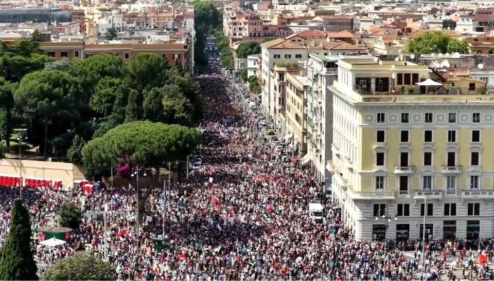 300,000 people, including leaders of all main opposition parties, out in Rome on Saturday calling for ‘an end to the massacre’ in Gaza.