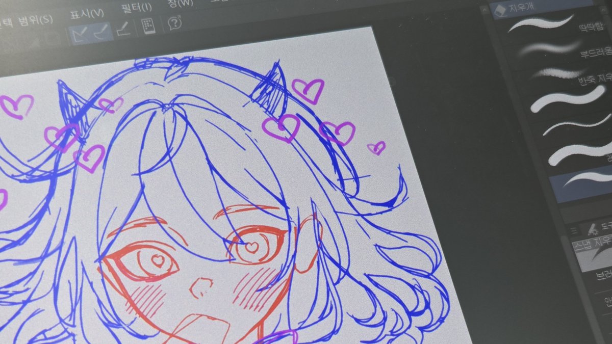 Moving is finally done, time to start a new draaawin :3