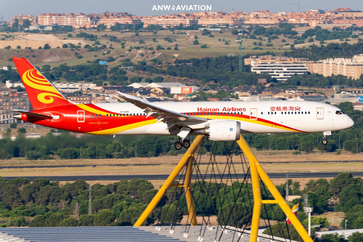 Oh, How I love Madrid's Asian Morning Rush! ✈️🌏

If things go right, you'll be able to spot up to 7 different Asian airlines in just 15 minutes!

This, added to the beautiful summer morning light, creates the perfect atmosphere for these pictures 📸
#Aviation #Airbus #Boeing