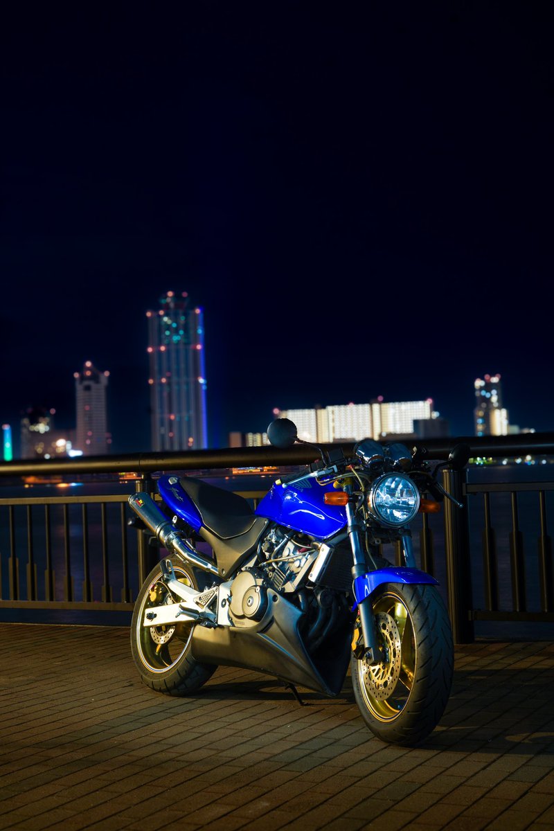 昨日、夜撮りして来た！

ぼちぼち上達中、、？？

#cb400sf
#ホーネット250