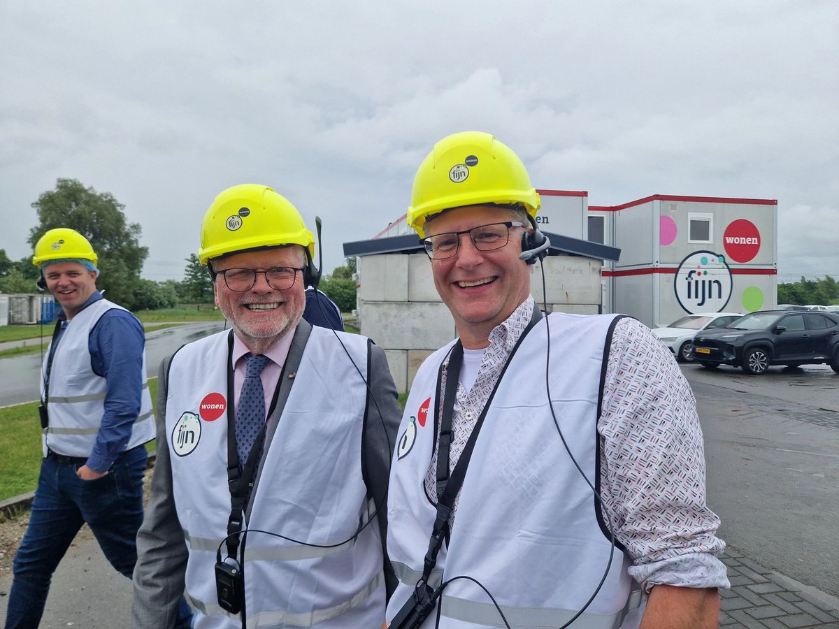 PeterHutten's tweet photo. Slotdag van de opleiding Prefab, Modulair en Industrieel bouwen van de leergang @SKOOBBPM met een bezoek aan ‘dé woningfabriek van Nederland: die van @fijnwonen @VanWijnenGroep te @Heerenveen’. Met oa de bestuurders, de directeur van #PlatformPREFAB en leiding van opleiding PMI https://t.co/sXrUr2Otww