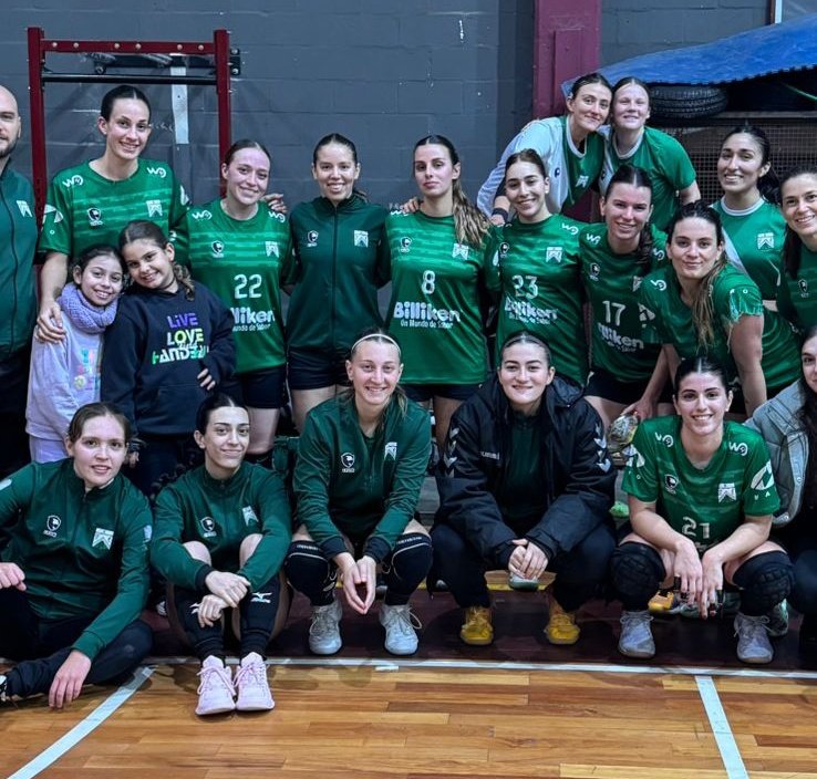 ferrocarriloest's tweet photo. #HandballFemenino 🤾🏻♀️ Ganooó #Ferro!!! Por la 11° Fecha del Metro Apertura de @femebal venció como visitante 31-26 a #Lanús!
Superpoderosas 2° con 30 pts. (9G, 1E, 1P)!
Próxima fecha (12°): Sáb. 14/6 18.30 hs. vs. #SAGLomas (L)!
#VamosLasPibas! 💚🚂 https://t.co/1nYjIKvAhK