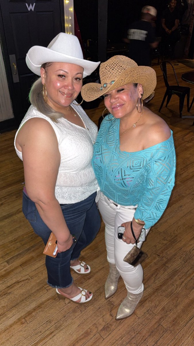 jennyboomboomtv's tweet image. T O N I G H T 

IT’S GROWN FOLKS SATURDAY’S  @piggyscafe 🐷

TONIGHT MUSIC BY @djbiggmann 🎉🎉

NO COVER ALL NIGHT!! 🤑
DRINK SPECIALS ALL NIGHT🍹
AMAZING VIBES ALL NIGHT🙌

SIT ON THE PATIO AND RELAX⛱️ THE RAIN IS DONE! SEE YOU THERE!😘

#saturday 
#grown 
#cocktails