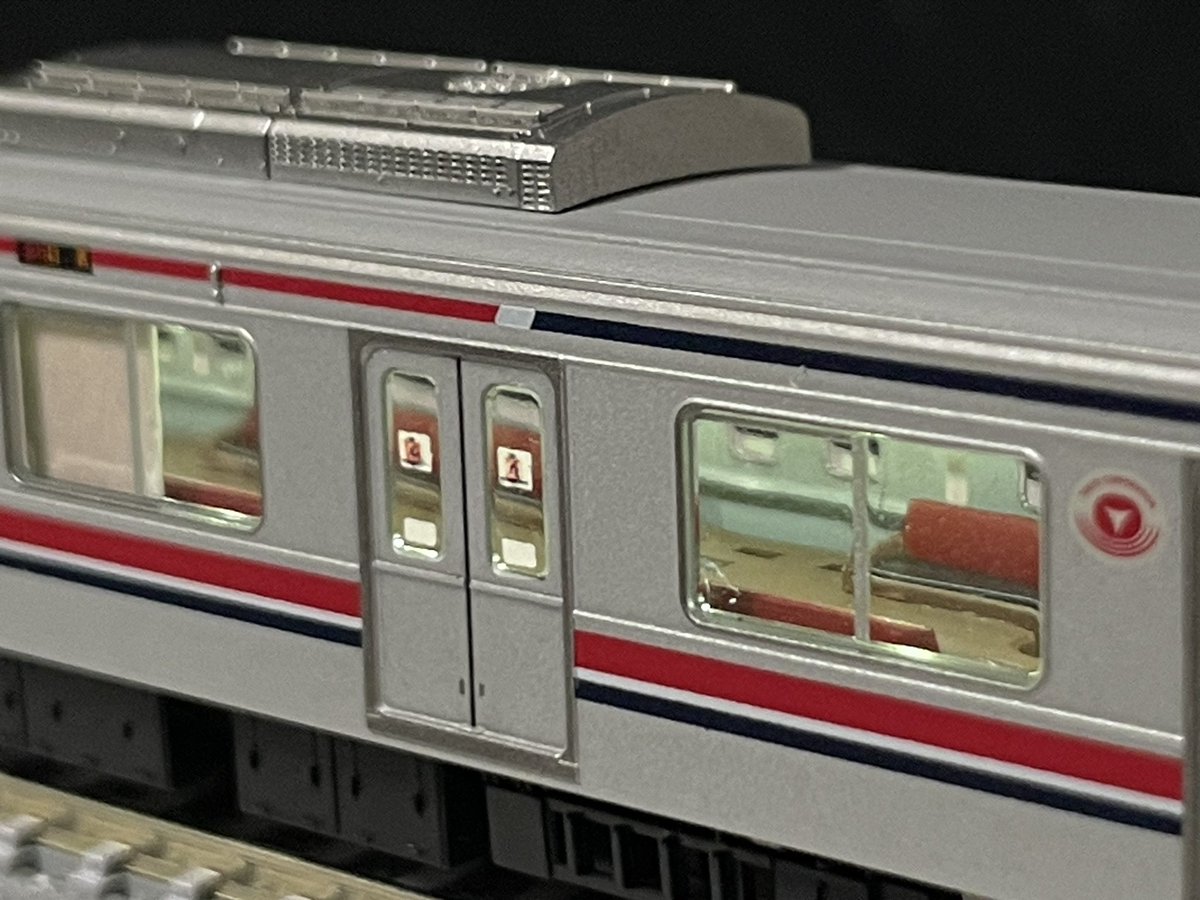 TM199309's tweet photo. 【東急3001F（6両時代）完成！】
行先はe533の精密工房さん、前面車番は世田谷車輌センターさんの製品、3001Fの特徴であるスカートは鉄コレのパーツを使用しました。

加工内容は、相鉄アンテナの撤去、8両ステッカー消去、前照灯プリズムをハロゲン色に塗装、車内の塗装などです。 https://t.co/mbtMuUHjOJ