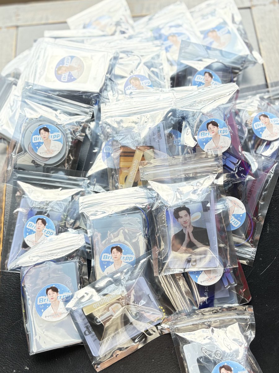 GIVEAWAY for #SOLBright ☀️ 

📅8 June 2025
📍Tang Yuu
🔢40 sets 
🥰🥰

#BrightRapheephong 
#brightrpp
#ไบร์ทรพีพงศ์