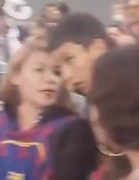 lcvelez's tweet photo. ¿Quién es la mujer con la que habla el sicario que disparó contra @MiguelUribeT ?  Las autoridades tienen varios videos que la identifican. La ciudadanía debe colaborar y revelar todo lo que tenga a su disposición https://t.co/AaHCKqIyd7