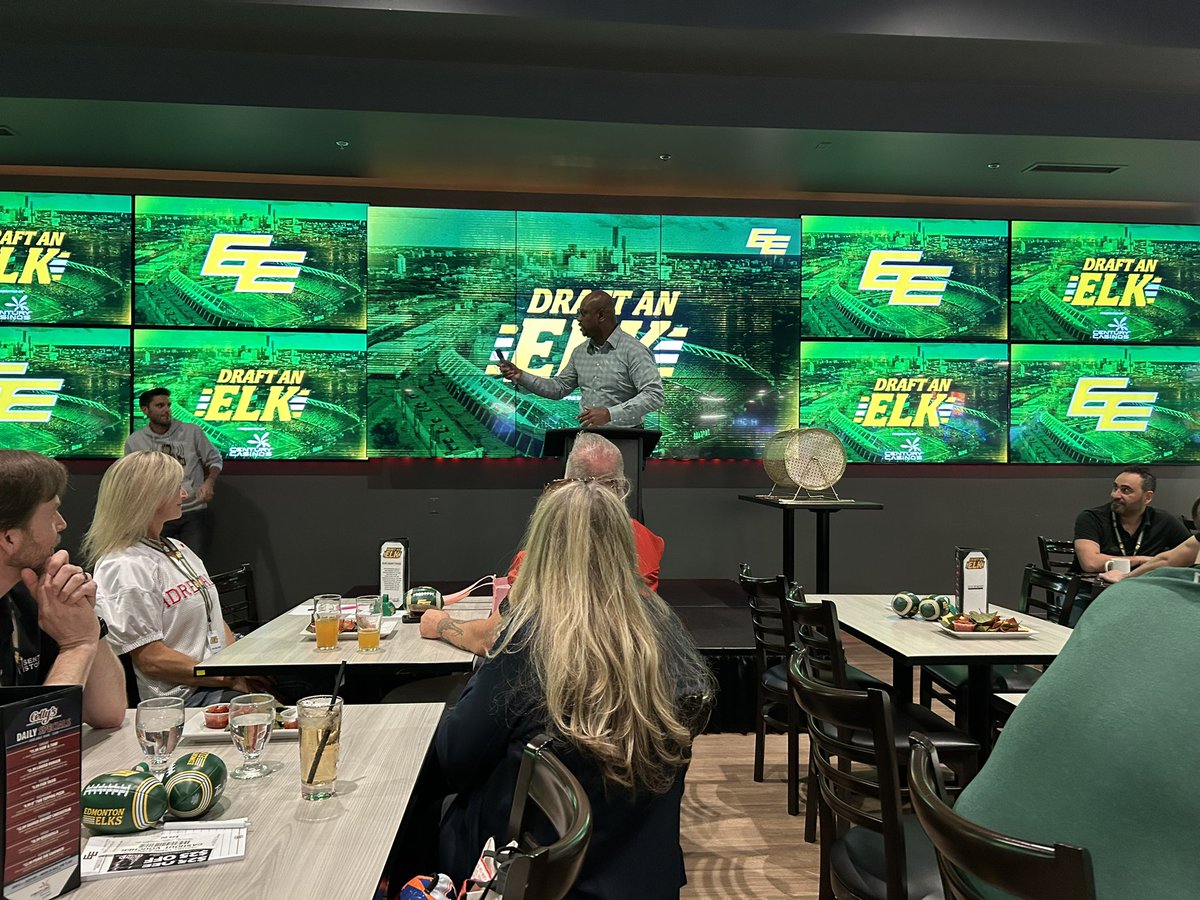 Bulavinaka's tweet image. Let’s go Edmonton Elks Football Club! High expectations for a successful season. New coach, starting quarterback and renewed energy to be #1. #elks Put #11 in Coach! @NovaHotels @ChateauLacombe @kaionjg