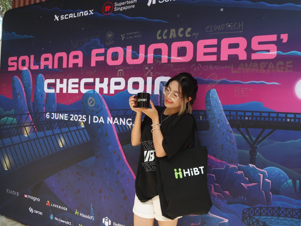 HibtAsia's tweet photo. 🎉 HiBT Asia Solana Founders’ Checkpoint – Đà Nẵng

@HiBTAsia rất vinh dự khi được tham gia Solana Founders’ Checkpoint, một sự kiện kết nối cộng đồng Builder hệ Solana tại Việt Nam do @scaling_x, @SuperteamSG & @Solana_zh đồng tổ chức.

Tại sự kiện, Hibt asia đã có cơ hội:
✨ Gặp gỡ hàng loạt dự án sáng tạo
✨ Giao lưu với cộng đồng Web3 sôi động
✨ Chia sẻ thông tin và kết nối cùng những người dùng yêu quý của HiBT

📸 Cùng nhìn lại một vài khoảnh khắc đáng nhớ tại gian hàng HiBT 👇

💙 Trân trọng cảm ơn tất cả Hibtizens đã ghé thăm gian hàng và ủng hộ HiBT, cũng như sự hỗ trợ nhiệt tình từ đội ngũ @scaling_x,@SuperteamSG & @Solana_zh đã tạo nên một không gian Builder vibes đúng nghĩa!

#HiBT #SolanaFoundersCheckpoint #ScalingX #SolanaVietnam #BuilderVibes #HiBTonTour