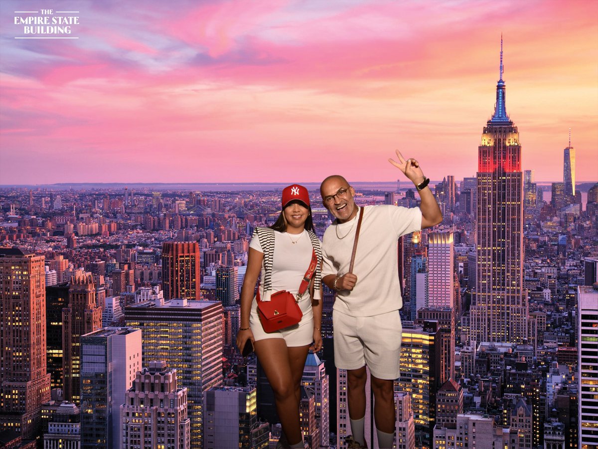 Una tarde y noche espectacular en la ciudad que nunca duerme…
Nueva York, ciudad de rascacielos y sueños,
de luces que no se apagan y calles que laten con vida.
Aquí donde tantos boricuas forjaron su historia,
dejando huellas de lucha, música y orgullo. 🙌🏻♥️