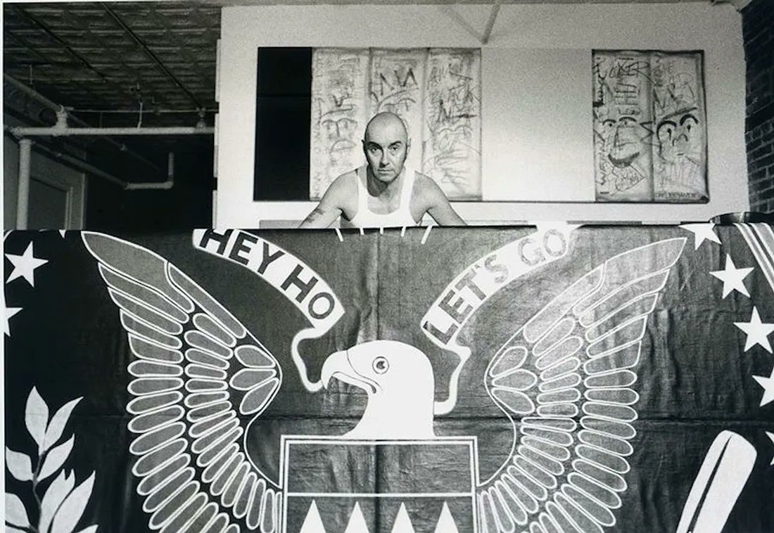 PunkRockStory's tweet photo. In memory of Arturo Vega, artistic director of the Ramones, designer of the iconic band logo and considered simply the fifth Ramone, passed away on this day in 2013 of complications from cancer.

📸 Keith Green

#punk #punkrock #arturovega #ramones #history #punkrockhistory #otd https://t.co/daWld9EK5R
