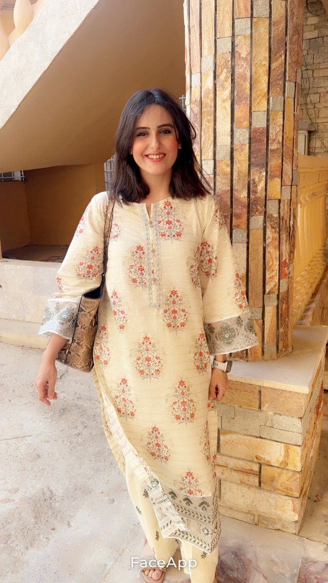 “Eid ul Azha Mubarak! May your day be filled with blessings, joy, and just the right amount of BBQ!” ❣️

#PalwashaBashir
#ShukarAlhamdulilah 🙏 #eidspirit