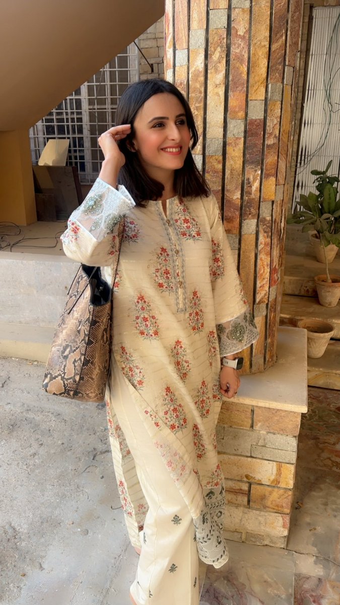 BashirPalwasha's tweet photo. “Eid ul Azha Mubarak! May your day be filled with blessings, joy, and just the right amount of BBQ!” ❣️

#PalwashaBashir
#ShukarAlhamdulilah 🙏 #eidspirit https://t.co/Q2BHmXpVOb