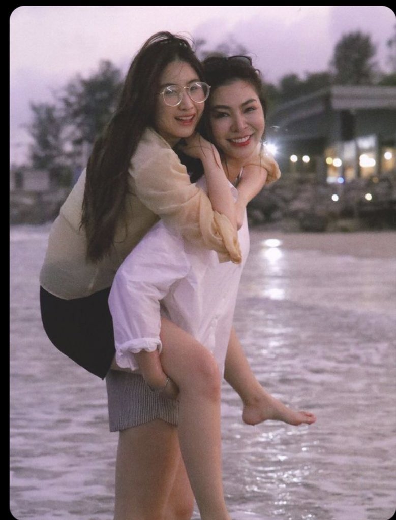 Demonstre o amor para as nossas meninas

 #FayeYokoAppreciationDay
#FayeYoko #ฝ้ายโยโกะ