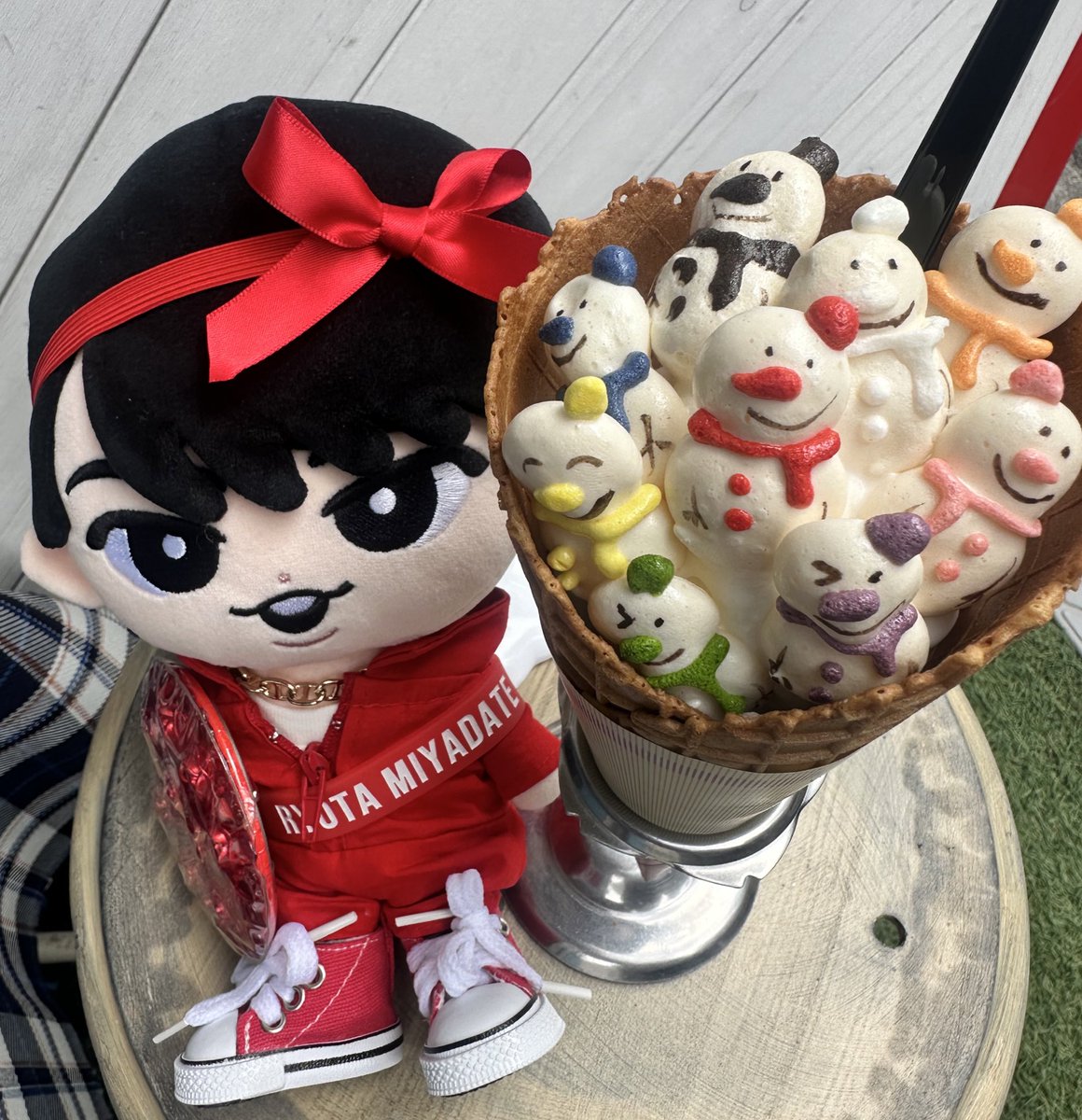 LAITIERさん再び

すの担になったばかりのお友達に
この感動を

すっごく喜んでくれた
販売期間に間に合って良かった😆

アイス🍦美味し♡
メレンゲクッキー表情可愛い♡

素敵なアイスありがとうございます⛄️

 #LAITIER 
 #レティエ
 #SnowMan