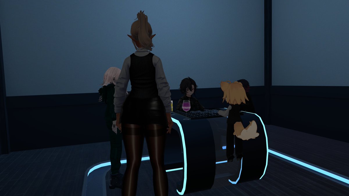 vrc_PhanShade's tweet image. どうやら昨日は当店の支払いをかけたオセロ勝負が行われていたようです。
どおりでちびっ子スタッフの姿が見えないと思ったわけで……。