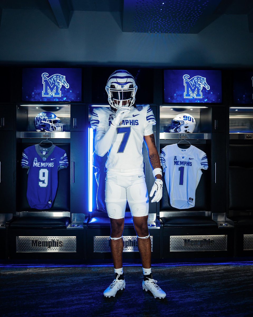 johnnymoody_3's tweet image. Out in Memphis!Ⓜ️🐅 @MemphisFB @RSilverfield @reggiehoward @CoachJayMitch @BakerParrish_ @RivalsBmoss @CoachWarren23 @CoachL__ @AHParkerFootba1