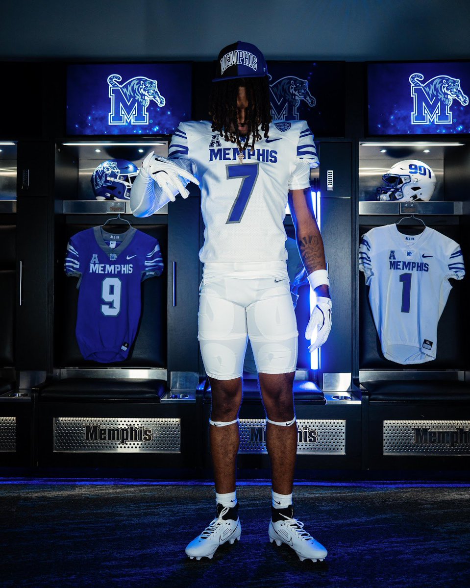 johnnymoody_3's tweet image. Out in Memphis!Ⓜ️🐅 @MemphisFB @RSilverfield @reggiehoward @CoachJayMitch @BakerParrish_ @RivalsBmoss @CoachWarren23 @CoachL__ @AHParkerFootba1