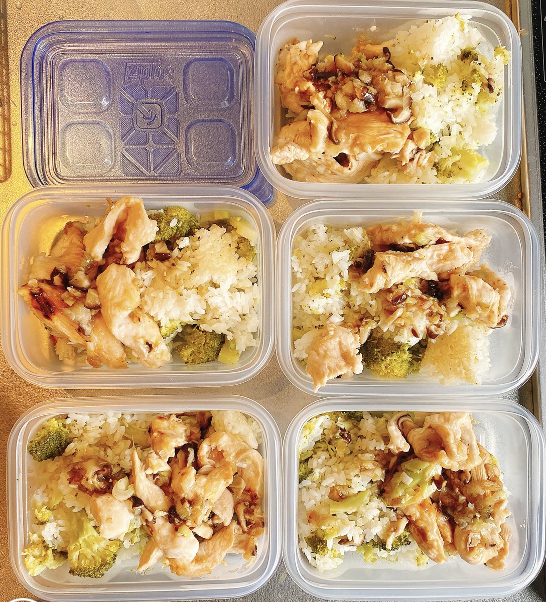 joset025's tweet photo. ネギ塩ダレチキン弁当
みじん切りって無心になれるけど面倒臭い https://t.co/MskMNaMJlv