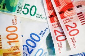 The shekel accumulation crisis in Palestinian banks threatens the economy: liquidity shortages, bounced cheques, and a black market. Solutions: international pressure, currency diversification, and e-payments.
 #Palestine #Economy