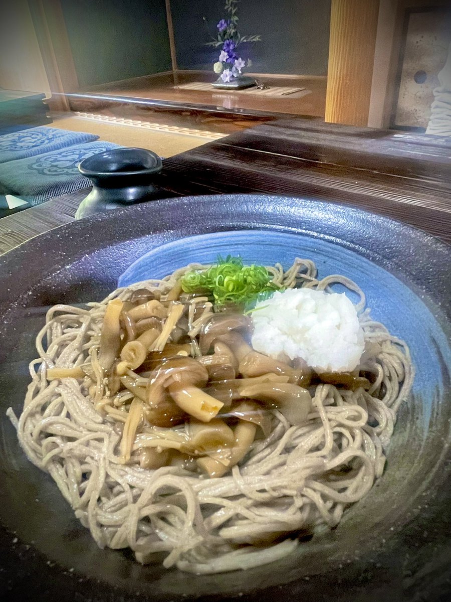 お昼は蕎麦🍶

なかなか良い店見つけた👍

#お昼ごはん #昼飯 #昼メシ #蕎麦 #そば
#料理好きな人と繋がりたい #十割そば