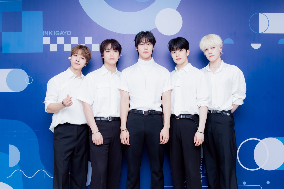 kpop_sbs's tweet photo. [👔] 250608 #착장인가

잠시 후 오후 3시 15분!
#인기가요 에서 만나요❤

#인기가요 #엔플라잉 #NFlying #만년설 @NFlyingofficial https://t.co/IfXpffWRR3