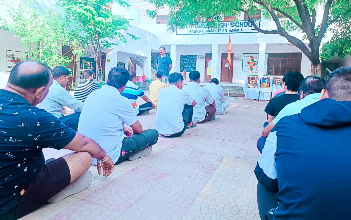 BrahamSitu's tweet photo. हिंदुहृदय सम्राट छत्रपति शिवाजी महाराज जी के राज्याभिषेक दिवस को हिंदू साम्राज्य दिवस के रूप में मनाया और उन्हें श्रंद्धाजलि दी।

@Chhatrapati_Hi @ishudrk @CHShivaJiMahraj @MaheshGNaik #LoveIslandUSA #LaCasaDeLosFamososCol2 
@friendsofrss @rss @blsanthosh https://t.co/M2pc0S6OE6