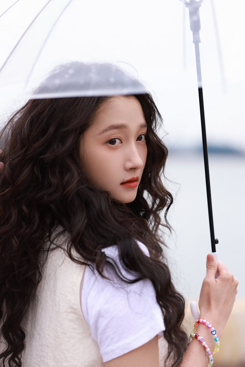 dramapotatoe's tweet photo. #GuanXiaotong’s studio shares behind the scenes pics + vid for new drama #Dazzling

More - https://t.co/OxFCXUnO5Q https://t.co/iUqRVXYQNC