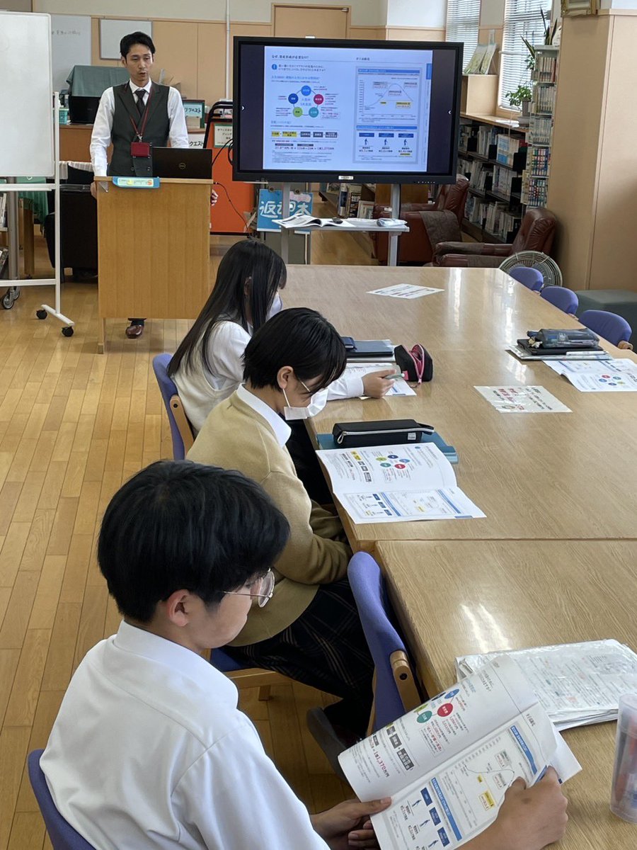 aisho_official's tweet photo. 📚FP探究授業📚
先日、ライフメット生命の中村様から「資産形成」について学びました💡
未来に備える力を育む貴重な時間となりました✨
#愛知商業高校 #FP探究 #資産形成 #金融教育 #ライフメット生命 #探究学習 #高校探究 #キャリア教育 #ライフプラン https://t.co/73Ar64khUo