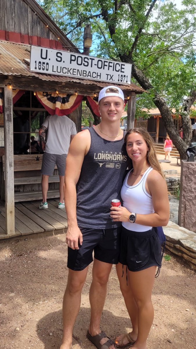 MRutledge6321's tweet photo. Quick stop in Luckenbach, Tx before heading to Enchanted Rock! #TexasTrip #grad2025 https://t.co/7JQ4r2OZoe