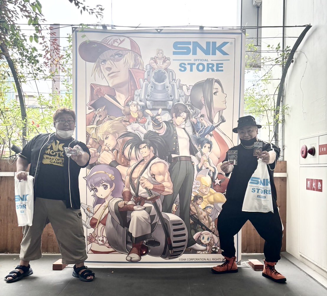 nomo_info's tweet photo. SNKSTOREに行ってきました!!
カッコイイグッズや原画展示など盛り沢山でした😀
チョイボンゲのシールも作成した!「矢野でヤンスー」にした!
グッズお気に入りはMVS筐体キーホルダーとK’のシール!箔押しパない!
楽しかった!100メガショック!NEOGEO!
#SNK
#SNKSTORE
#NOモーション https://t.co/ARQbiQWDlC