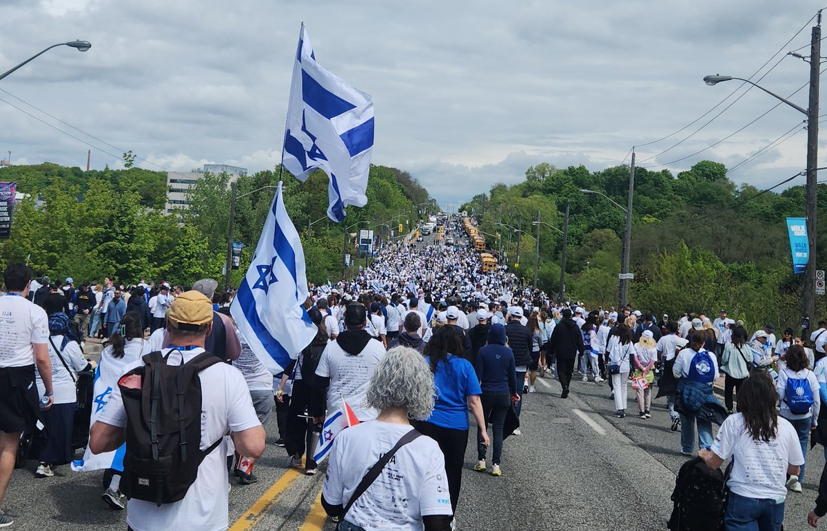 Many activists and academics have been trying to separate Judaism from Zionism.

Let's take a moment to understand why they want to do this, and why it's an intellectually dishonest position to take.

A long 🧵...

/1