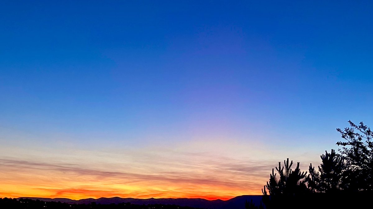 whatgreenlite's tweet image. I’m a big fan of pretty sunsets 🌅 

#idahome #pnw #weekendmood