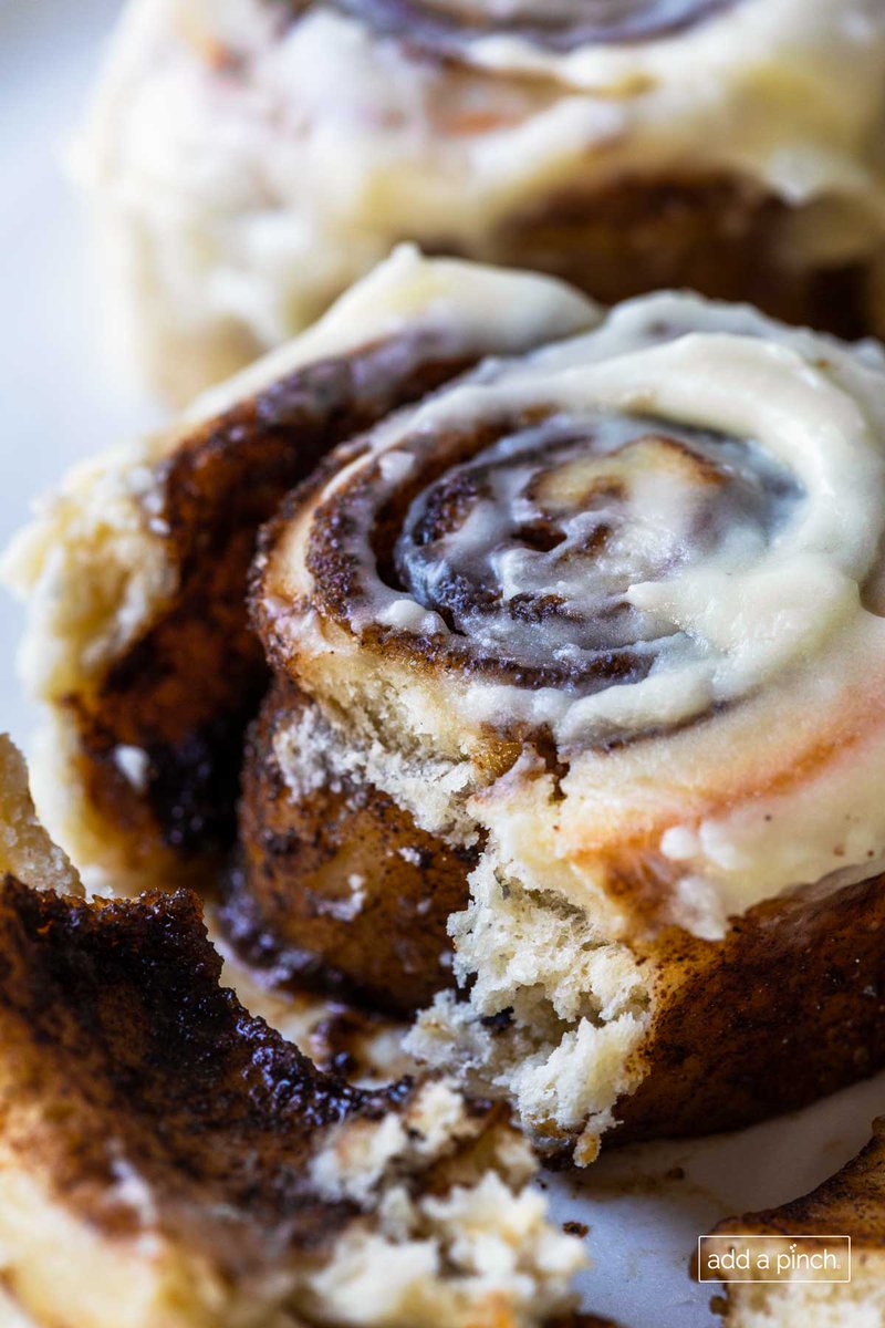 TroySoprano's tweet image. A Delicious Cinnamon Roll #BreadPosting