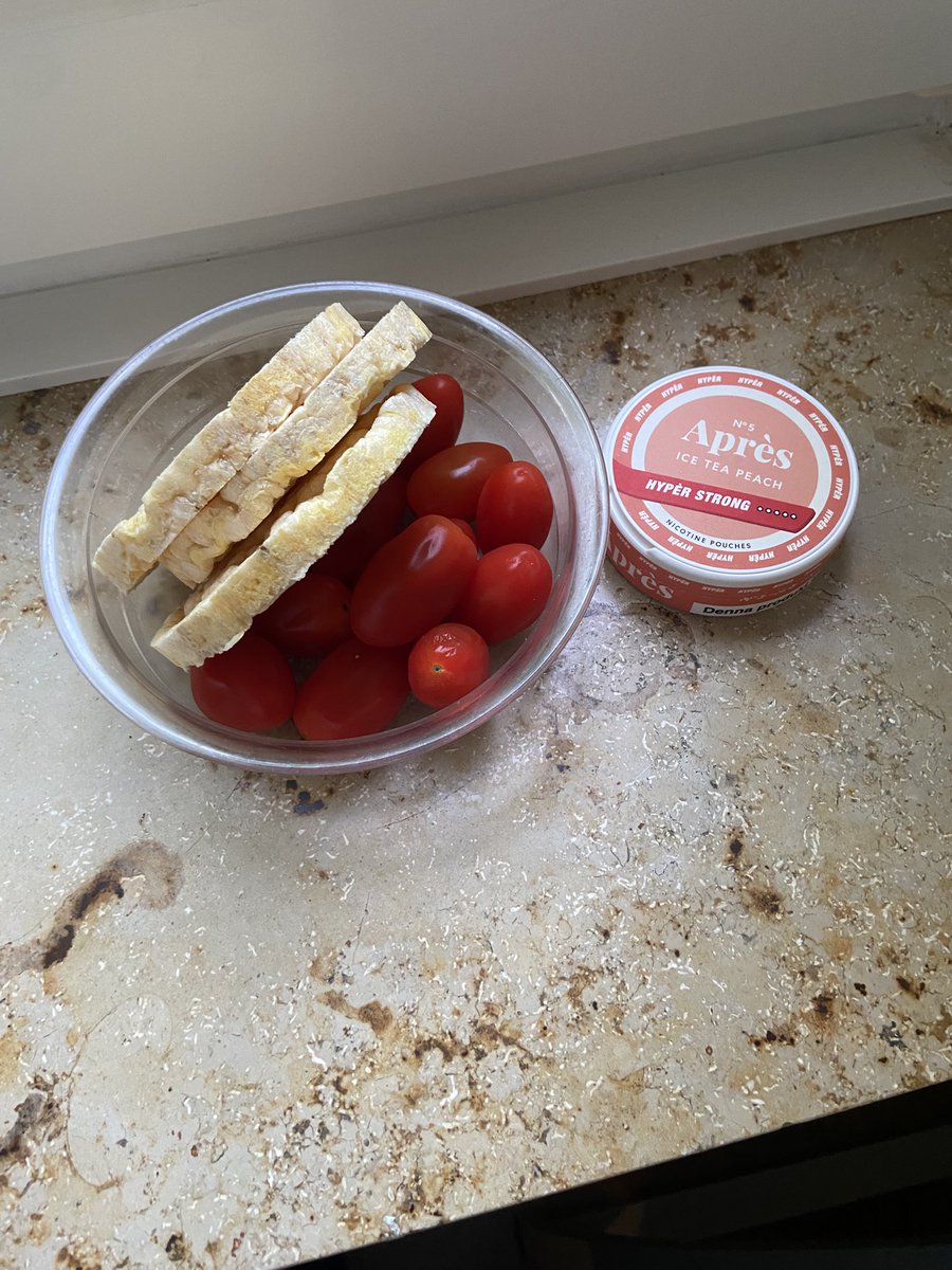 An die 8 Leute die meine tweets sehen ich brauch Tipps für Heißhunger Attacken was kann man essen das ist so mein Go to grade