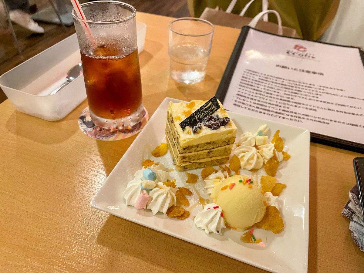 ポスト遅くなりましたが大阪でお会いした皆さんありがとうございました！
欲しかった物も買えて久しぶりな方と会えてお話しもできて嬉しかったです◎

リクローおじさんのケーキと551もちゃんと買えました٩(๑´3｀๑)۶