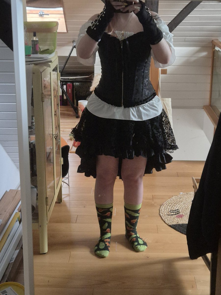 Die Dino-Queen, nur echt mit Dino-Nuggiesocken