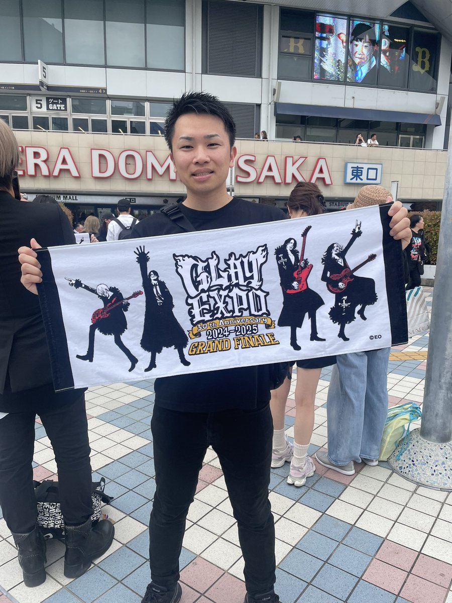 aichiglayer's tweet photo. 10年前と10年後
GLAY が生きがい！一生大好き！

#GLAY京セラドーム 
#GLAY 
#30th https://t.co/u1AqHexG0x