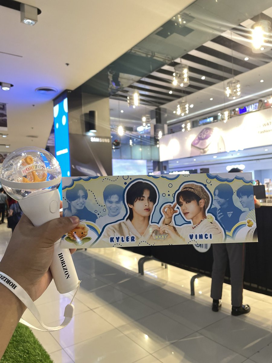 EFinkler27's tweet photo. KyCi ka pala ahhh. Eyyyyyyy mabuhay ang Sunflower nation.
HORI7ON DOMINATES PPOPFEST
#HORI7ON_PPOPFestYear2
#HORI7ON #ํธ๋ผ์ด์ฆ #KYLER #VINCI #KYCI
@HORI7ONofficial https://t.co/ZBCTK2UXry