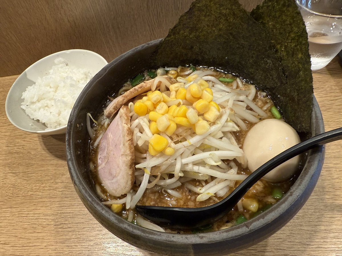 どみそ 京橋本店
特みそこってりらーめん、半ライス
初めましてのお店！濃厚なしっかりした味噌！コクと深みもあってめっちゃ美味い！心地よい弾力のある麺も相性抜群！美味しかった！